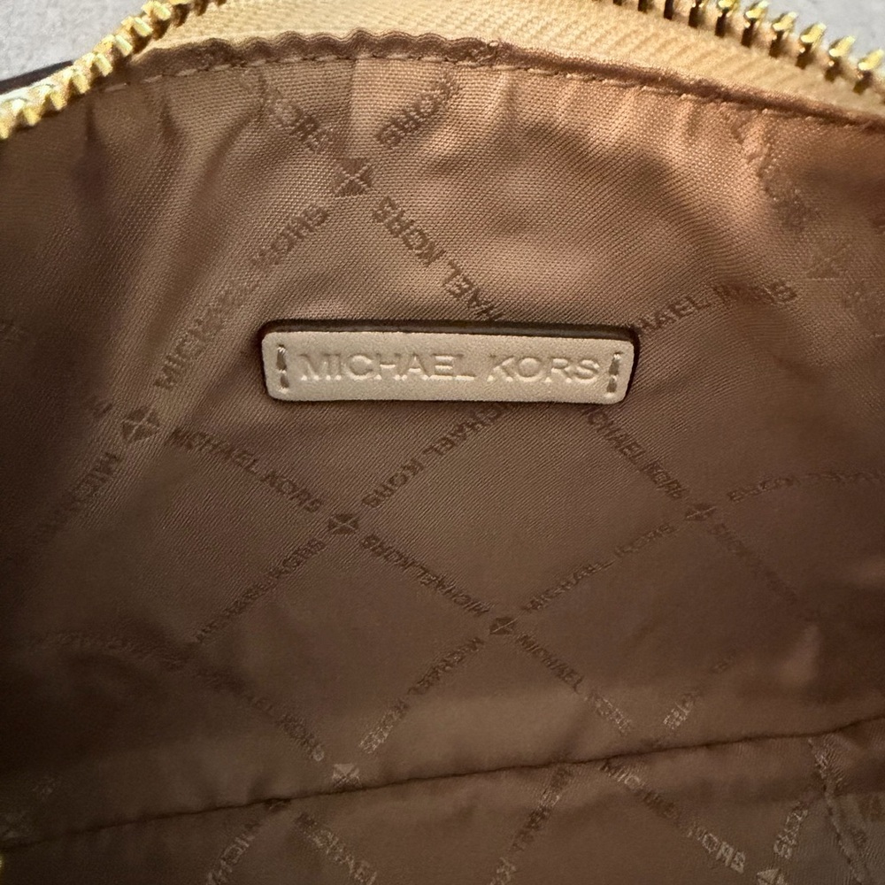 Michael Kors light cream small leather pouchette. - Picture 5 of 6